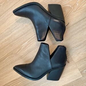 NEW Vince Camuto women’s size 8 booties
